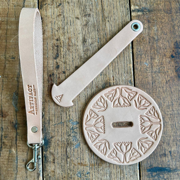 Wristlet Portable Yarn Spinner