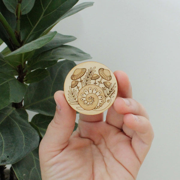 Wood Snail Needle Minder